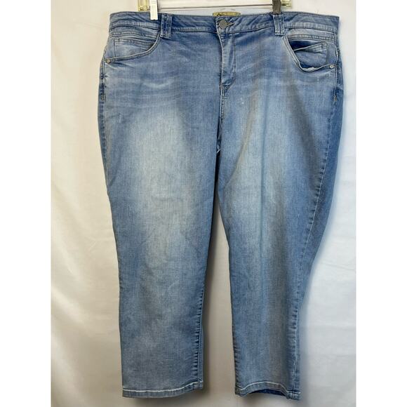 Democracy Women's Size 22W Blue Ab Technology Stone Washed Cropped Denim Jeans - Picture 1 of 8